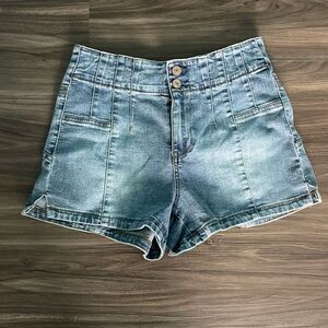Denim shorts with star pockets